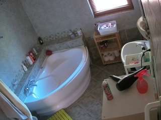 voyeurcam-julmodels-bath-1st-2