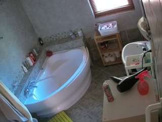 voyeurcam-julmodels-bath-1st-2