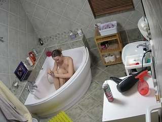 voyeurcam-julmodels-bath-1st-2