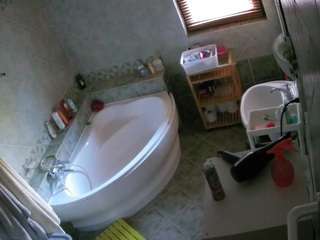 voyeurcam-julmodels-bath-1st-2