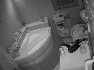 voyeurcam-julmodels-bath-1st-2