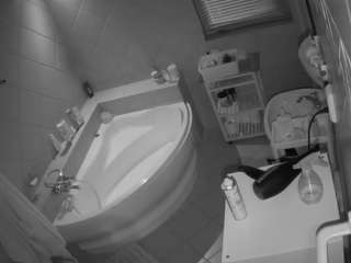 voyeurcam-julmodels-bath-1st-2