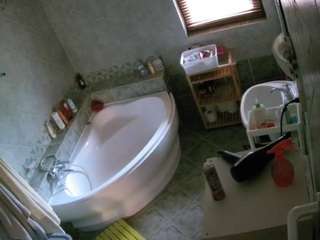 voyeurcam-julmodels-bath-1st-2