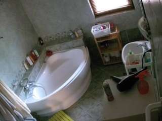 voyeurcam-julmodels-bath-1st-2