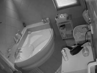 voyeurcam-julmodels-bath-1st-2