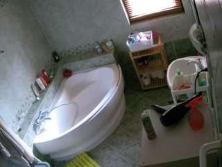voyeurcam-julmodels-bath-1st-2