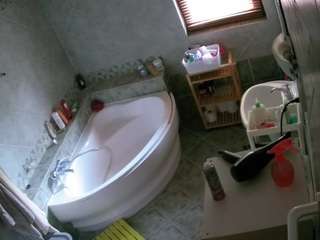 voyeurcam-julmodels-bath-1st-2