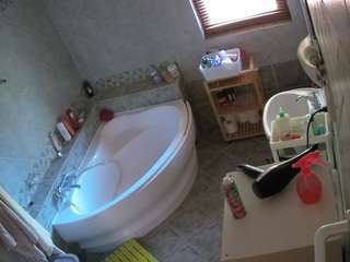 voyeurcam-julmodels-bath-1st-2