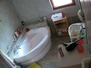 voyeurcam-julmodels-bath-1st-2