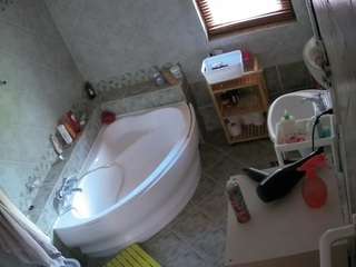 voyeurcam-julmodels-bath-1st-2