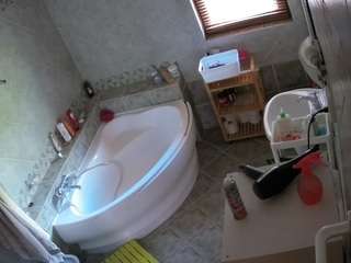 voyeurcam-julmodels-bath-1st-2
