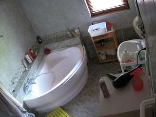 voyeurcam-julmodels-bath-1st-2