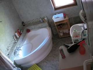 voyeurcam-julmodels-bath-1st-2