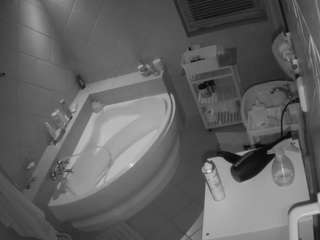 voyeurcam-julmodels-bath-1st-2