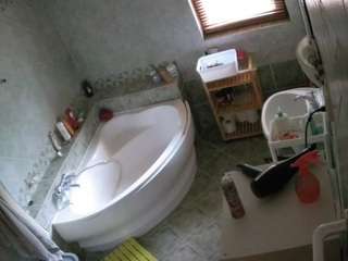 voyeurcam-julmodels-bath-1st-2
