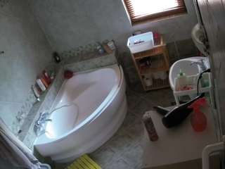 voyeurcam-julmodels-bath-1st-2