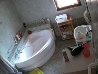voyeurcam-julmodels-bath-1st-2