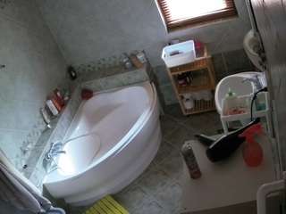 voyeurcam-julmodels-bath-1st-2