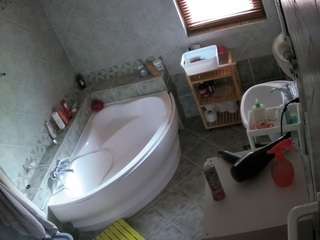 voyeurcam-julmodels-bath-1st-2