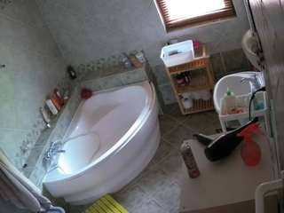 voyeurcam-julmodels-bath-1st-2