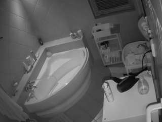 voyeurcam-julmodels-bath-1st-2