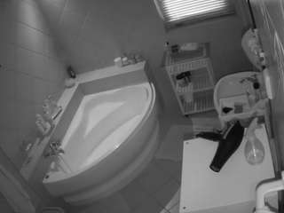 voyeurcam-julmodels-bath-1st-2