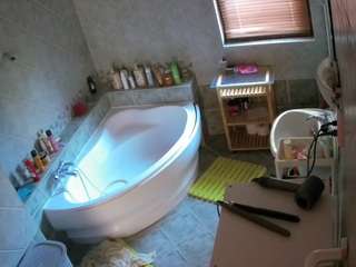 voyeurcam-julmodels-bath-1st-2