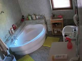 voyeurcam-julmodels-bath-1st-2