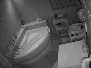 voyeurcam-julmodels-bath-1st-2