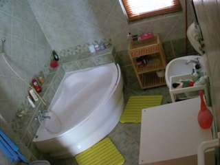 voyeurcam-julmodels-bath-1st-2