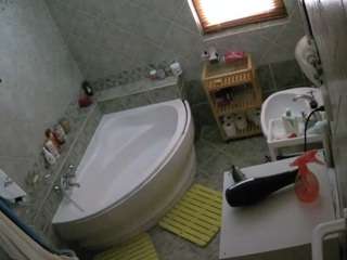 voyeurcam-julmodels-bath-1st-2