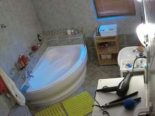 voyeurcam-julmodels-bath-1st-2