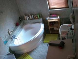 voyeurcam-julmodels-bath-1st-2