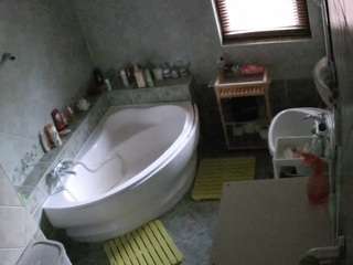 voyeurcam-julmodels-bath-1st-2