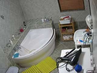 voyeurcam-julmodels-bath-1st-2