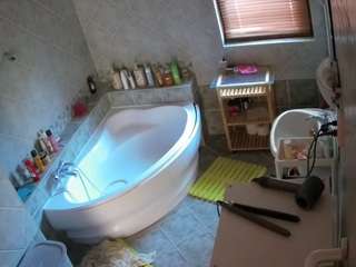 voyeurcam-julmodels-bath-1st-2