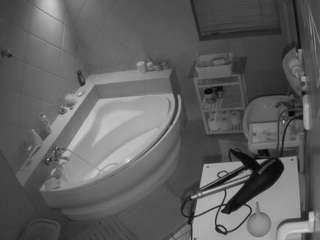 voyeurcam-julmodels-bath-1st-2