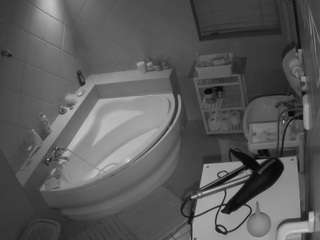 voyeurcam-julmodels-bath-1st-2