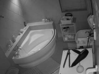voyeurcam-julmodels-bath-1st-2