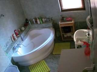 voyeurcam-julmodels-bath-1st-2