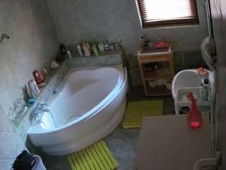voyeurcam-julmodels-bath-1st-2