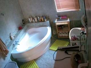 voyeurcam-julmodels-bath-1st-2