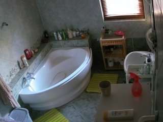 voyeurcam-julmodels-bath-1st-2