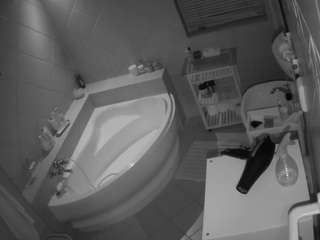 voyeurcam-julmodels-bath-1st-2