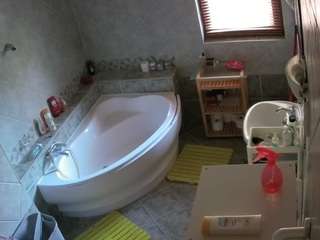 voyeurcam-julmodels-bath-1st-2