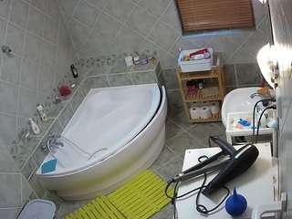 voyeurcam-julmodels-bath-1st-2