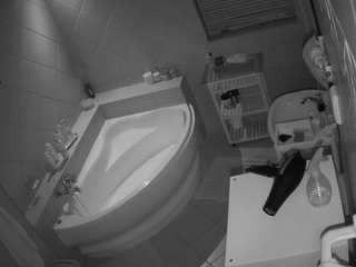 voyeurcam-julmodels-bath-1st-2