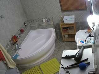 voyeurcam-julmodels-bath-1st-2