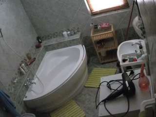 voyeurcam-julmodels-bath-1st-2