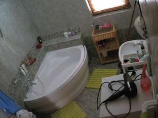 voyeurcam-julmodels-bath-1st-2